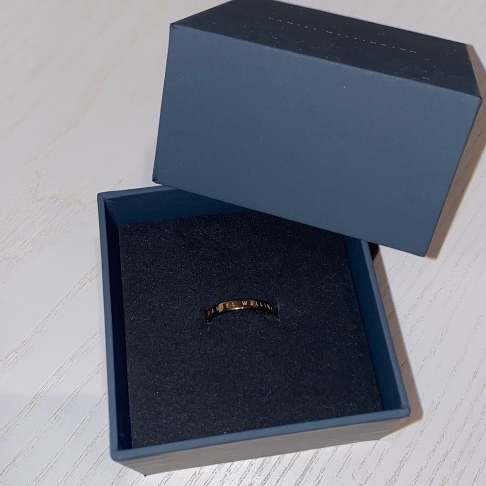 Daniel Wellington Classic Ring with Box